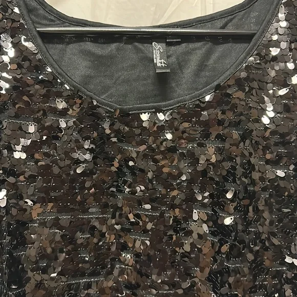 Top - Picture 2 of 4